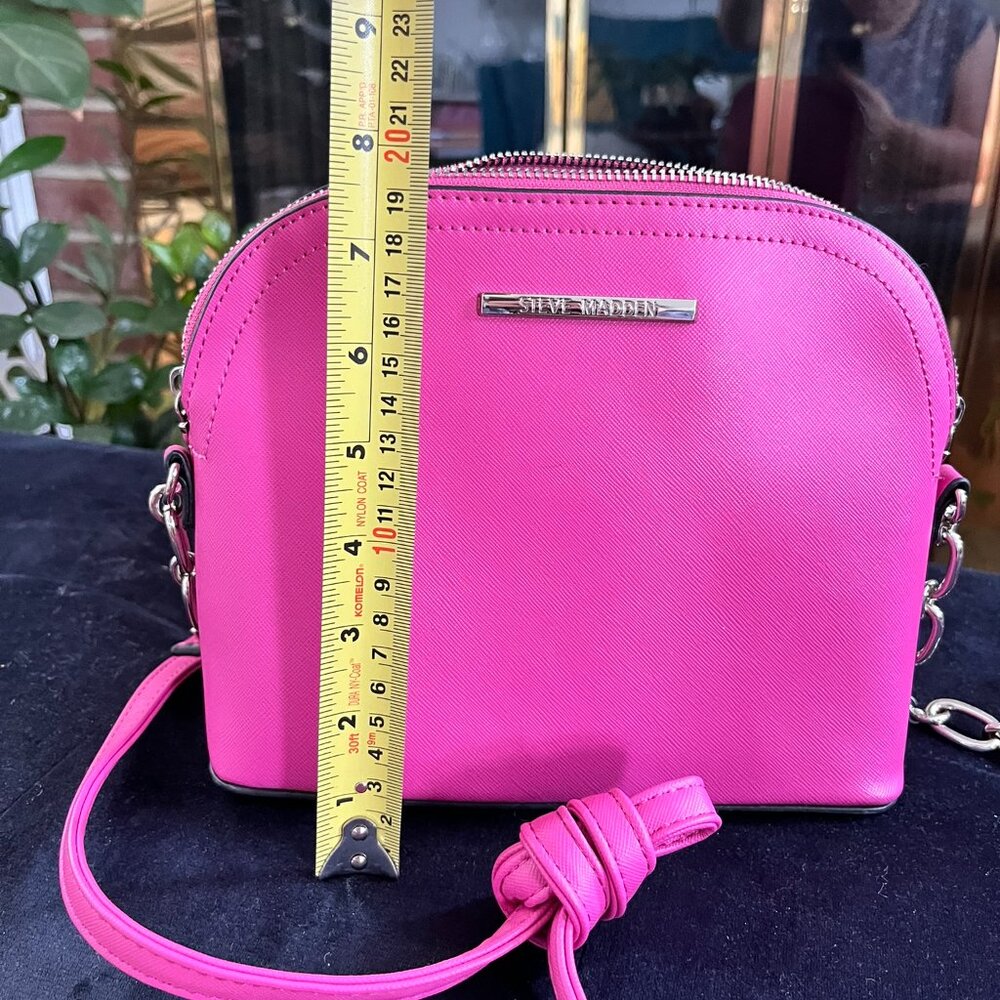Hot pink Steve Madden crossbody with silver chain link accents, like new - Picture 4 of 5